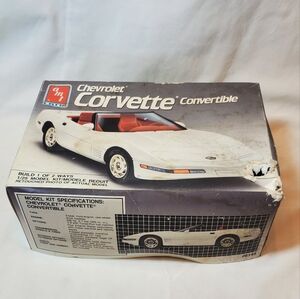 Chevrolet Corvette Convertible Vintage 1990 AMT Ertl Model Kit Box Damaged